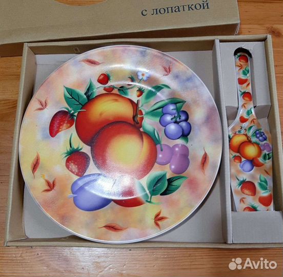 Тортовница,чайник заварочный,блюда зик