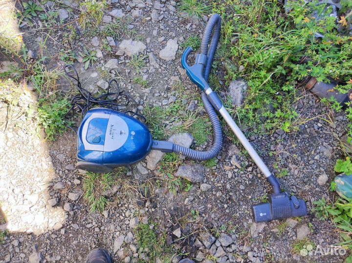 Продам на запчасти пылесос lg шторм