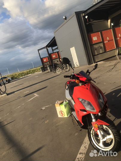 Продаю скутер stels