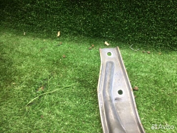 Кронштейн передний Toyota Land Cruiser Prado