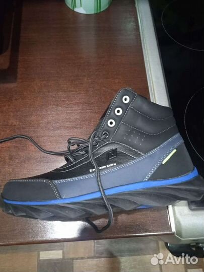 Продам ботинки для мальчика