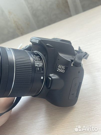 Зеркальный фотоаппарат Canon eos 250d