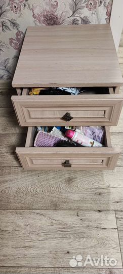 Тумба прикроватная