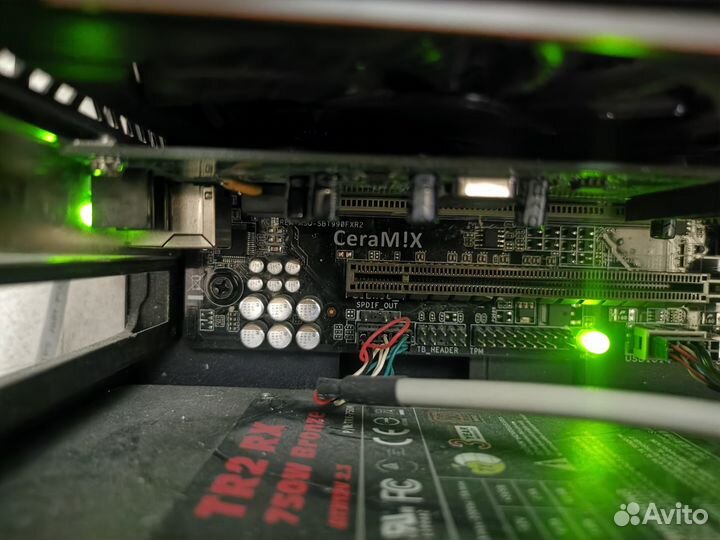 Asus Sabertooth 990FX R2.0 в комплекте