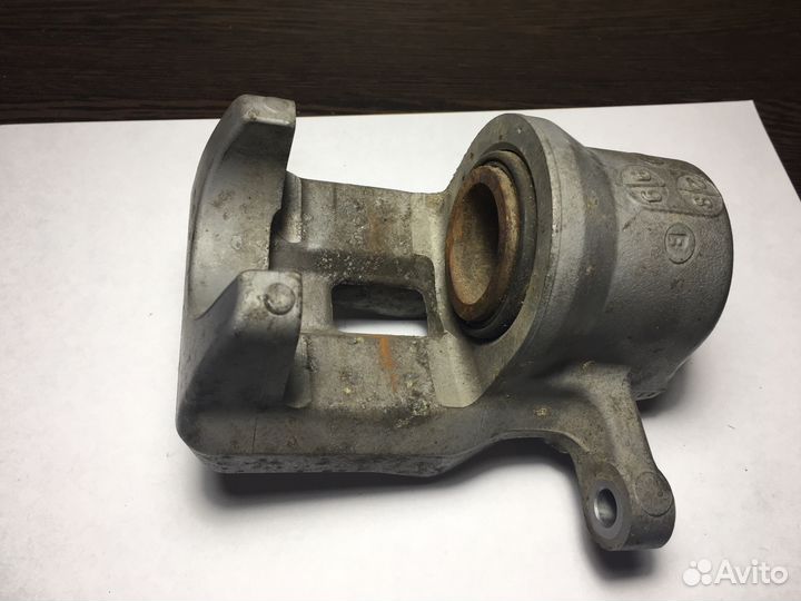 Toyota rav4 2.0 2006-2013 Тормозной суппорт правый