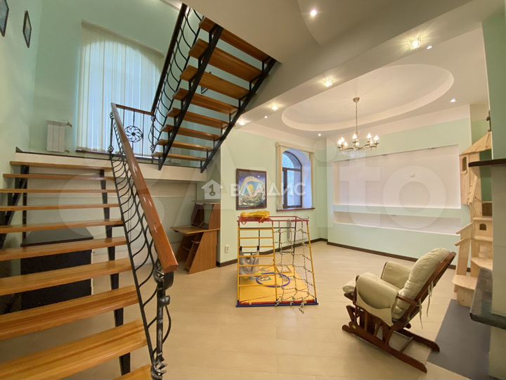 Дом 300 м² на участке 6 сот.