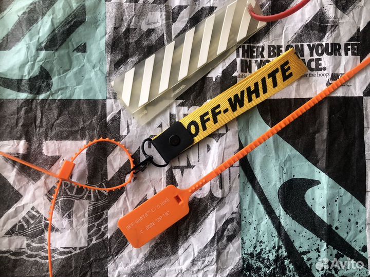 Off White ZipTie Nike Брелок