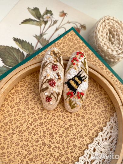 Заколки с вышивкой. Ручная работа