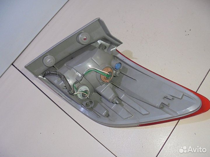 Стоп сигнал toyota wish ZGE20G зад лево