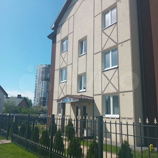 2-к. квартира, 62 м², 1/3 эт.