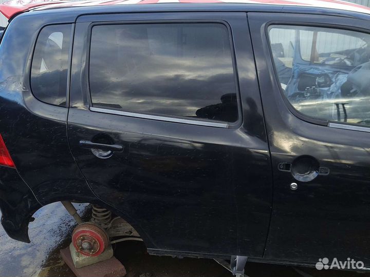 Задняя правая дверь Daihatsu YRV