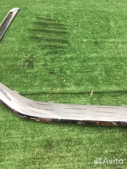 Молдинг решетки радиатора передний