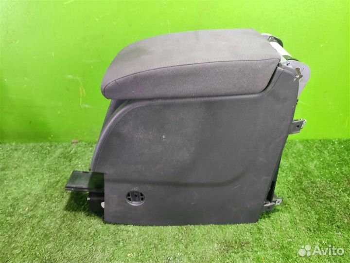Подлокотник volkswagen Golf Plus 2008