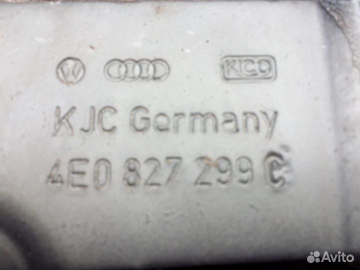 Петля крышки багажника Audi A8