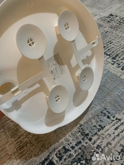 Детские игрушки и сиденье для купания babyton