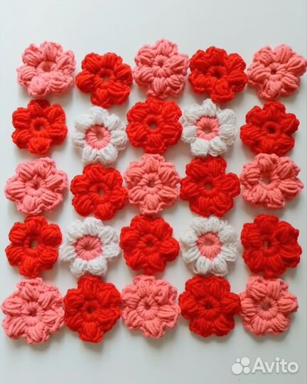 Декоративный элемент цветок вязаный