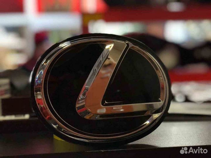 Стеклянная эмблема Lexus в решетку радиатора Z2KW1