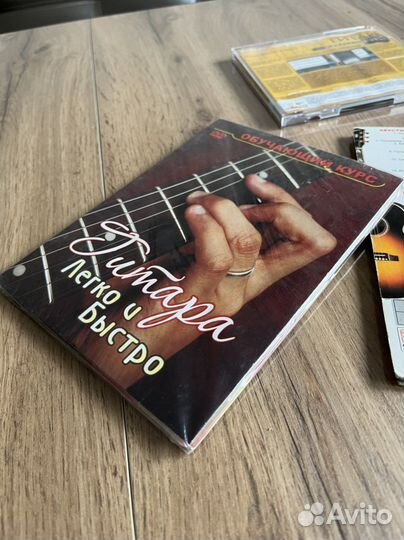 DVD диски, игра на гитаре