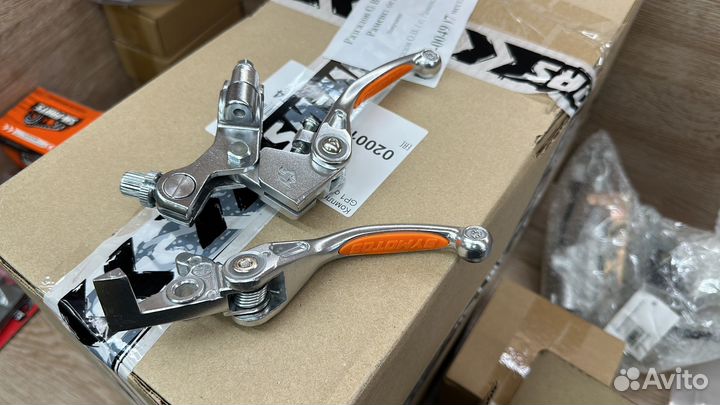 Компл. рычагов тормоза и сцепления, универсальные