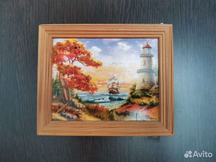 Картина с янтарной крошкой