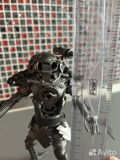 Хищник статуэтка