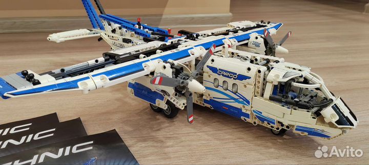 Lego technic 42025 самолёт грузовой