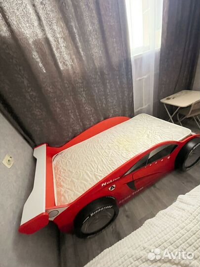 Детская кровать машина