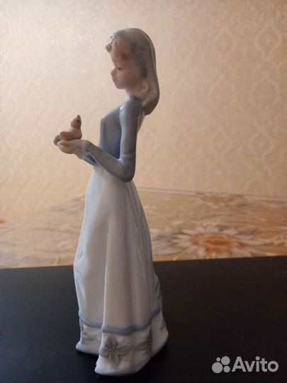 Статуэтка фарфор 