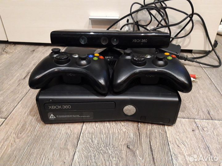 Xbox 360 E 250GB 95 игр прошит Фрибут