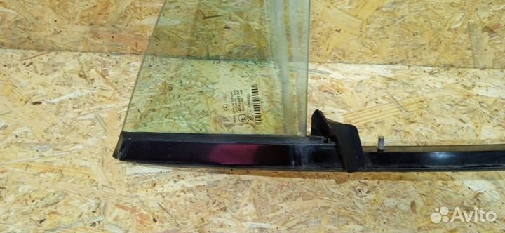 Стекло двери задней левой Mercedes-Benz CLS-Класс