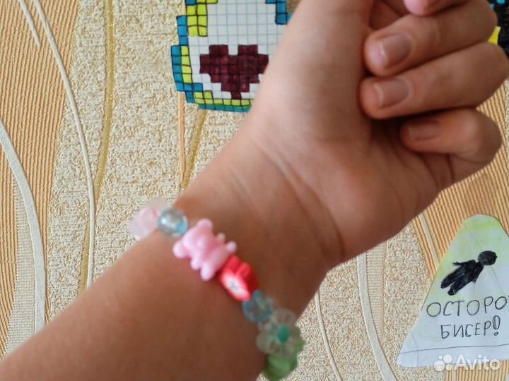 Браслет ручной работы из бисера