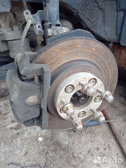 Суппорта передний Toyota Harrier XU30 240G