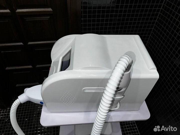 Лазер для удаления тату Mona Impuls. Карбоновый пилинг