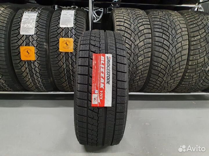 Bridgestone Blizzak VRX 235/45 R18