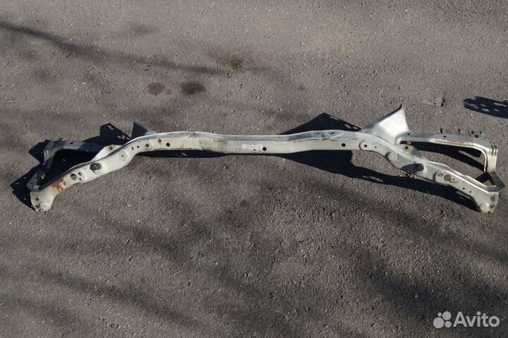 Nissan 62510-AV630 Опора радиатора