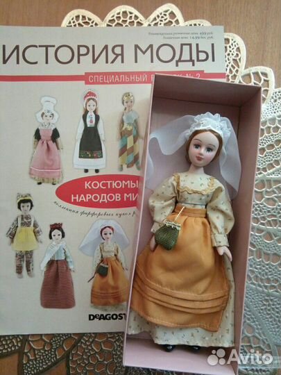 Кукла фарфоровая