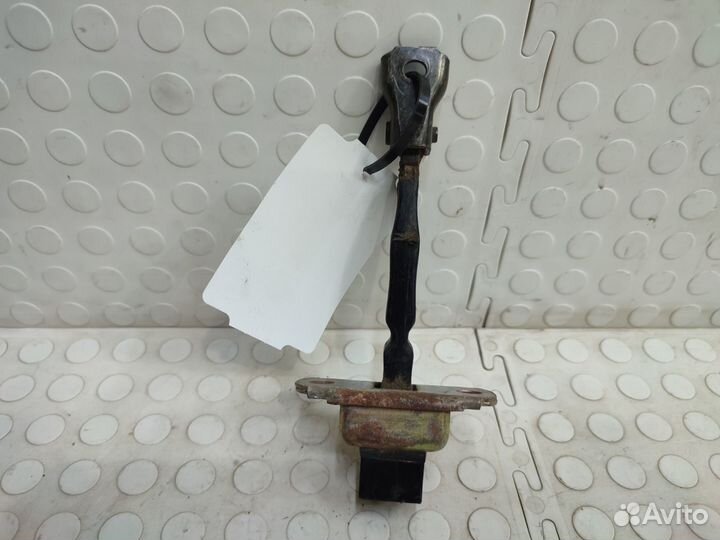 Ограничитель двери передний Mitsubishi Pajero 3