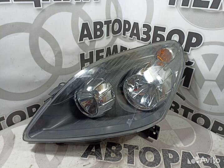 Фара левая Opel Zafira B