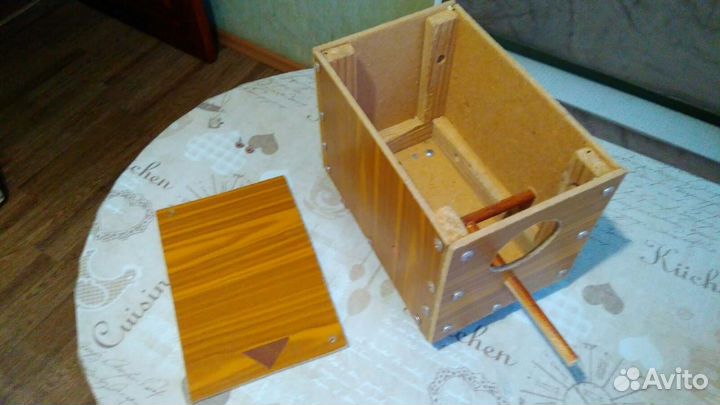 Домик для разведения попугайчиков