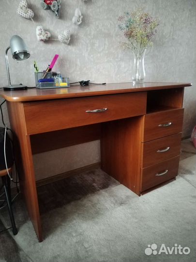 Письменный стол