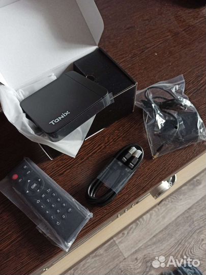 Android смарт тв приставка Tanix w2 новая