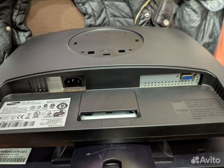 Монитор Samsung 743n