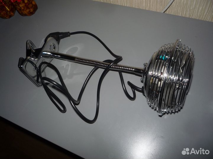 Equation серебристый вентилятор на рабочее место