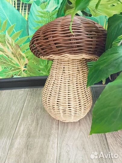 Плетёный гриб из ротанга