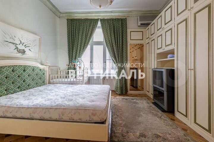 5-к. квартира, 150 м², 3/5 эт.