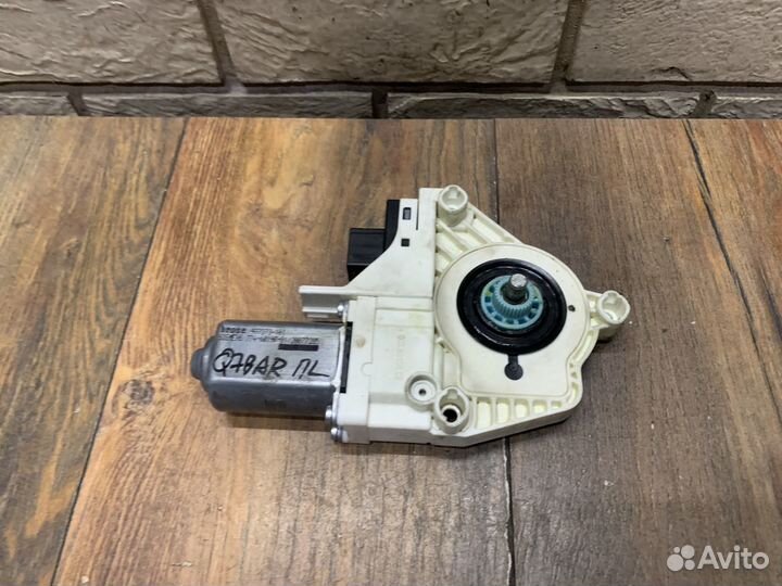 Audi Q7 (4L) Моторчик стеклоподъемника LH RH