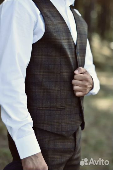 Мужской костюм тройка 46-48