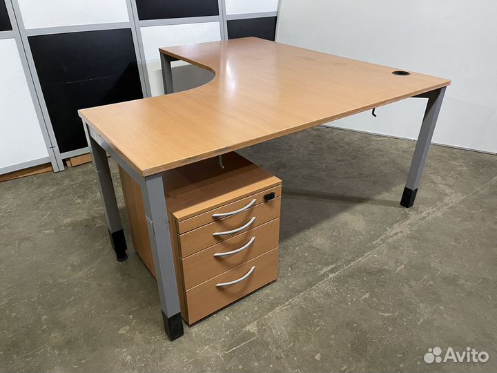 Стол угловой steelcase 160х160, тумба пк017