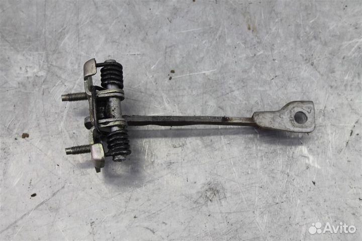 Ограничитель двери Renault Logan 2