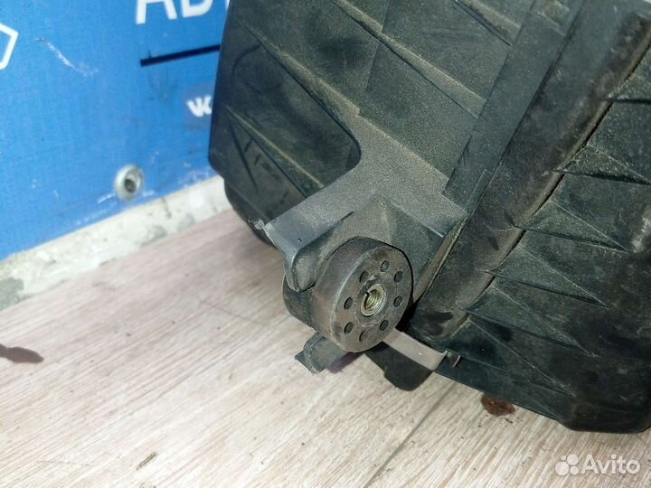 Корпус воздушного фильтра на BMW X5 Е53 рест